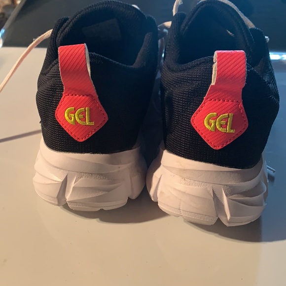 ASICS - Picture 6 of 6